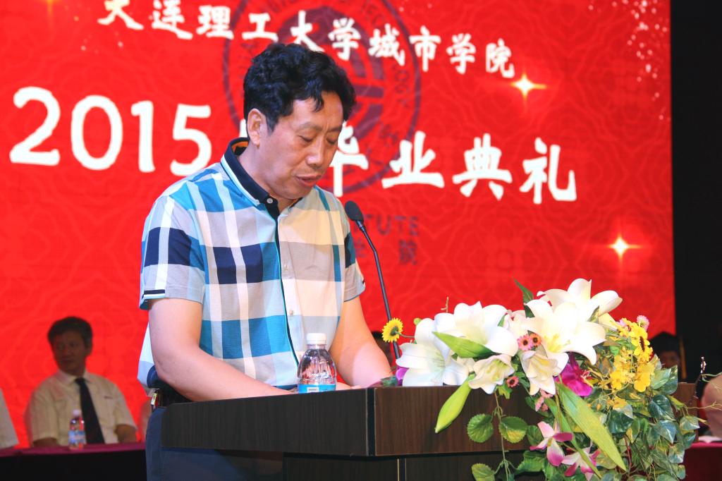 家长代表戴祥山先生发言