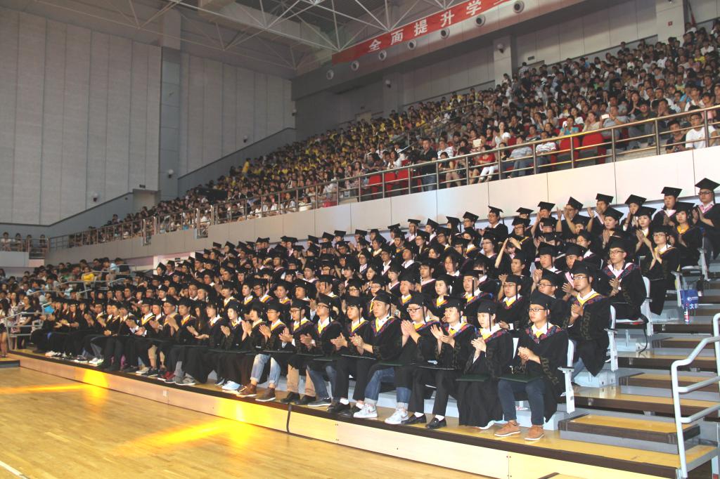 即将奔赴祖国四面八方的2015届毕业生