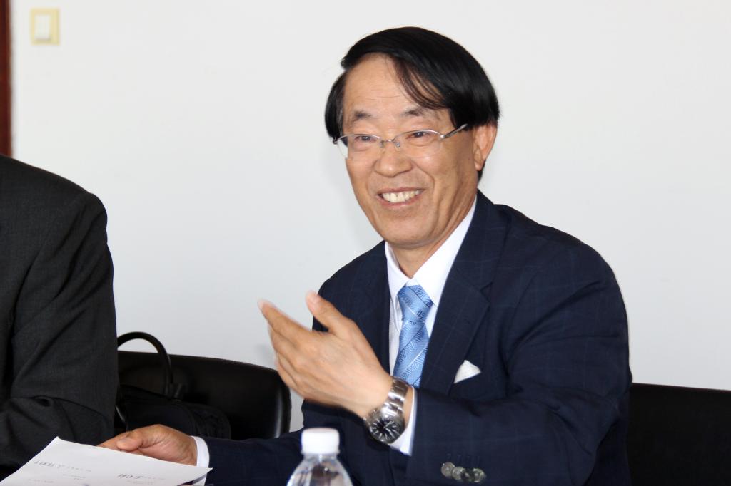 山根耕平理事长希望双方加强交流与合作