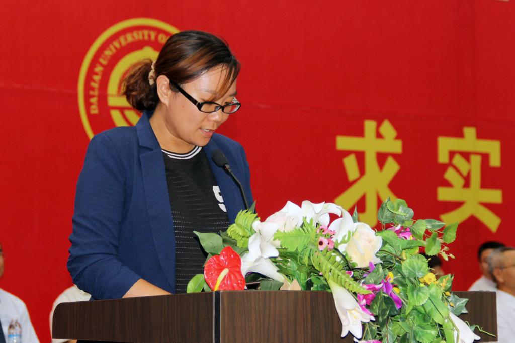 教师代表唐琳发言