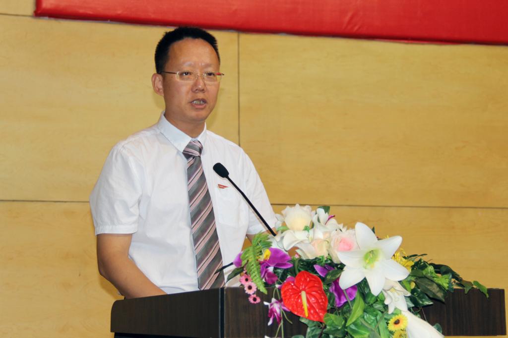 沈海龙副院长主持大会