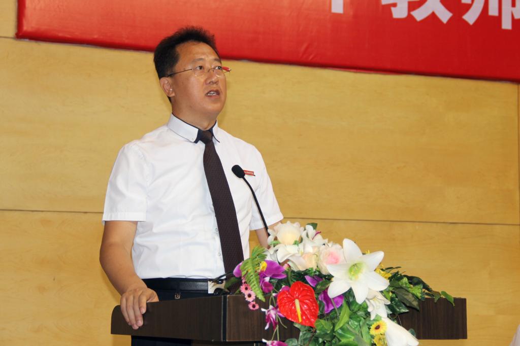 郭玉铸书记向全院教师提出希望