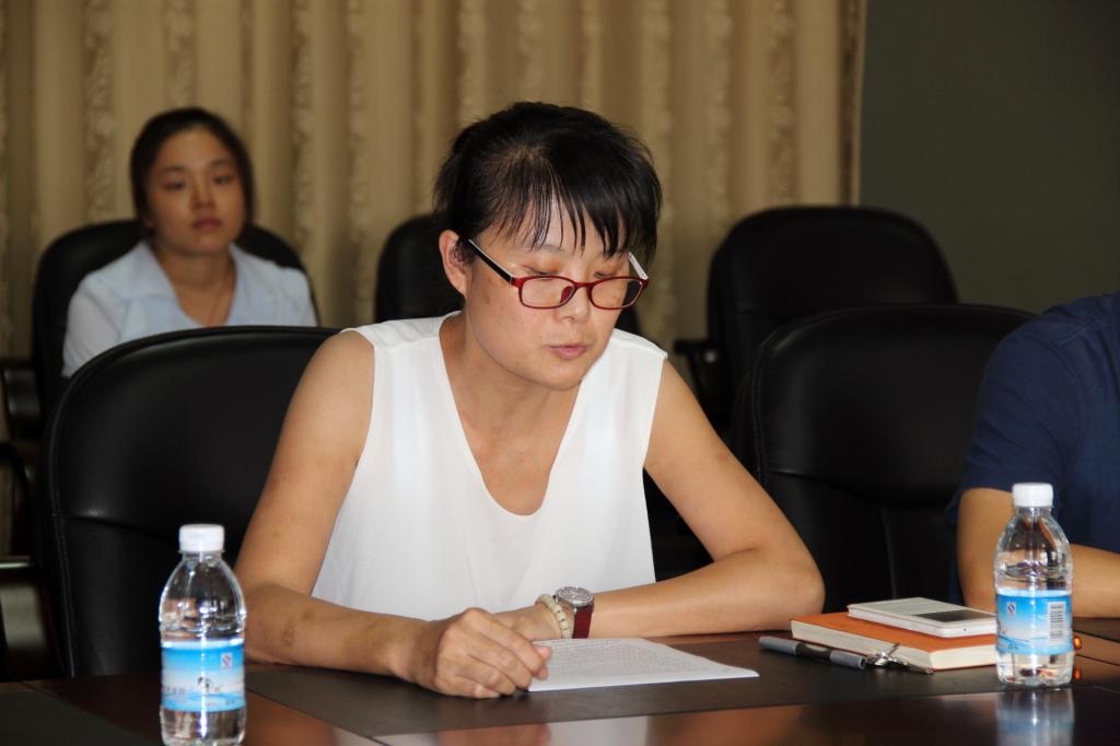 李金花老师代表教师发言