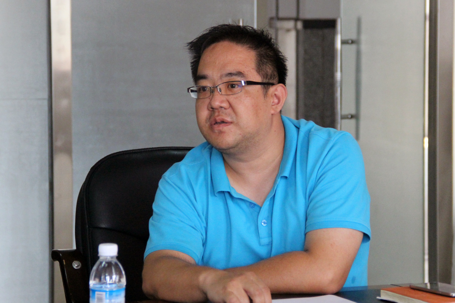 学生工作部主任孙云海主持会议