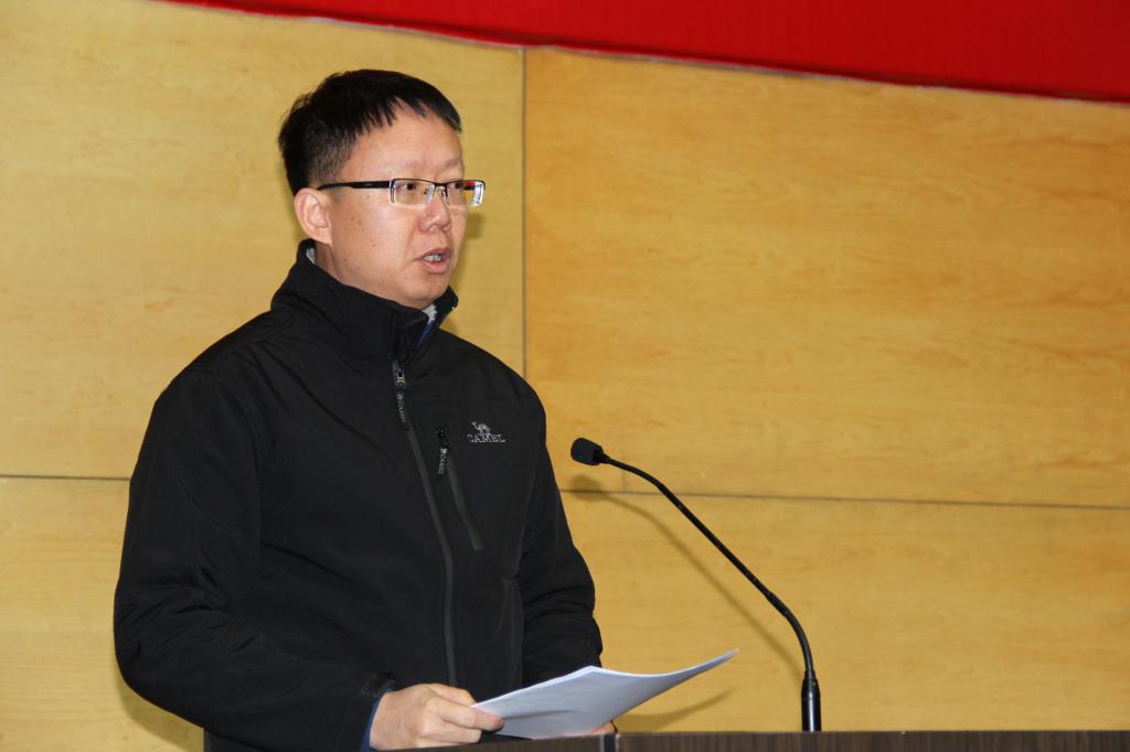 沈海龙副院长作行政工作总结