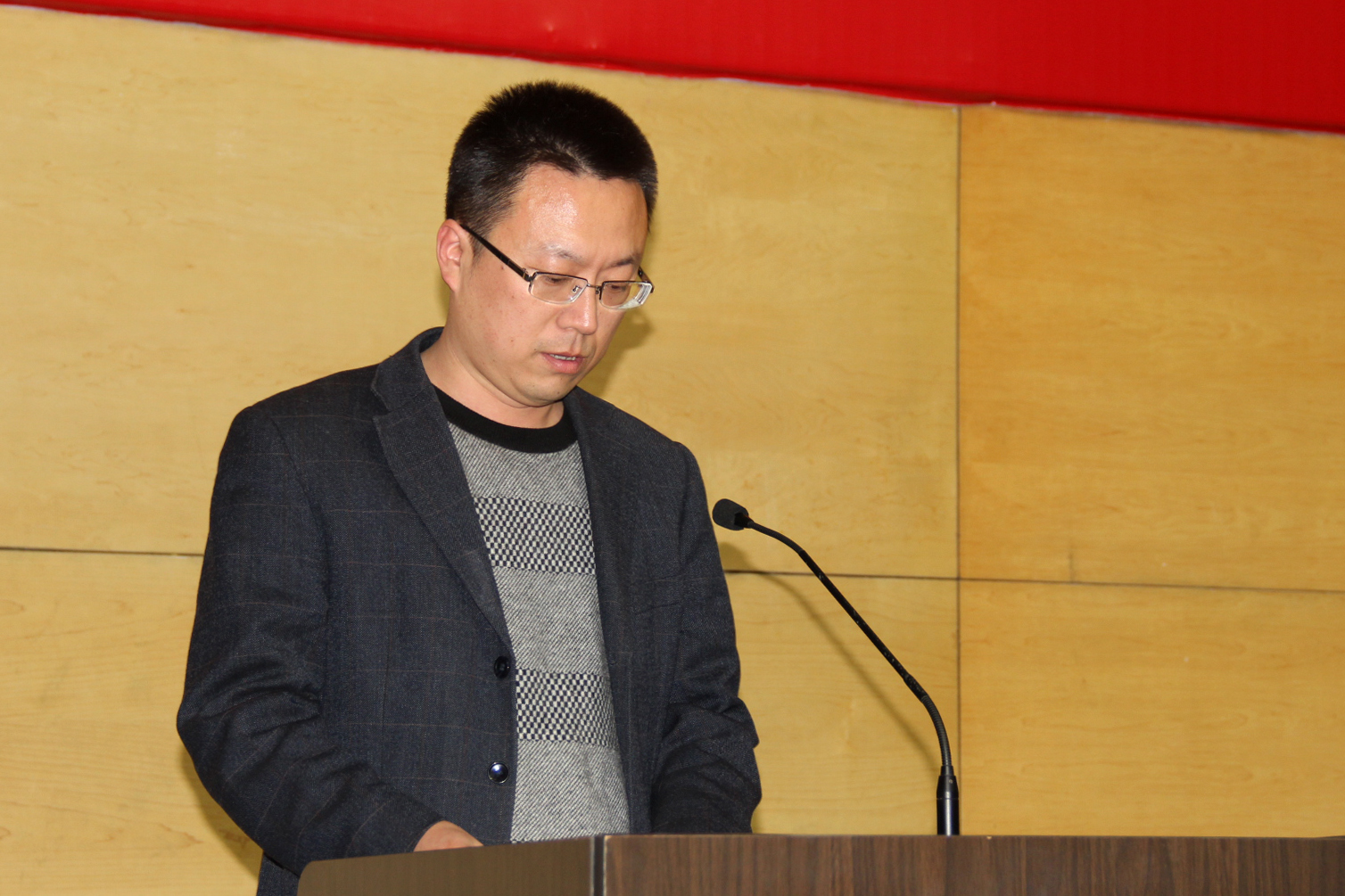 宋辉副院长作后勤工作总结