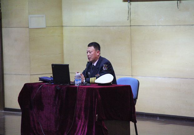 海军大连舰艇a片
傅学庆副教授为师生作报告