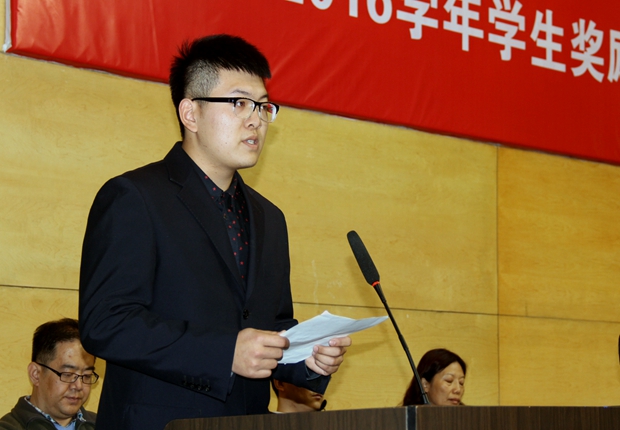 新生代表张瞿浩然发言