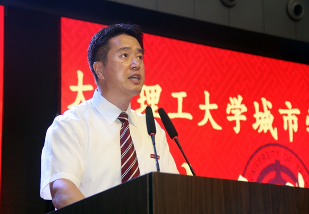 杨斌副院长主持典礼