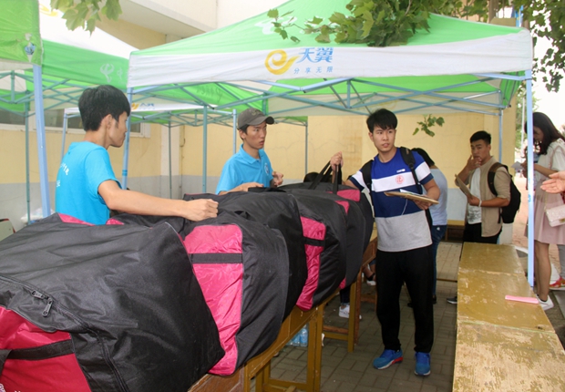 志愿者的身影随处可见