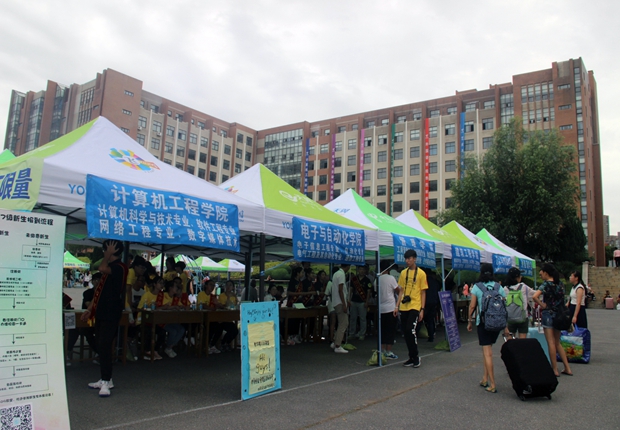 新生报到处不见了往日的“长龙”