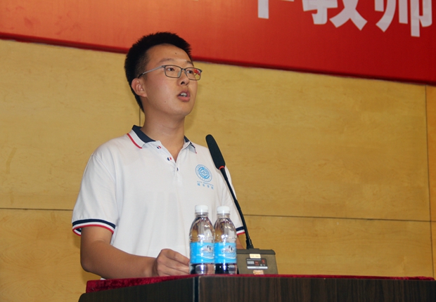 学生代表孙志伟发言