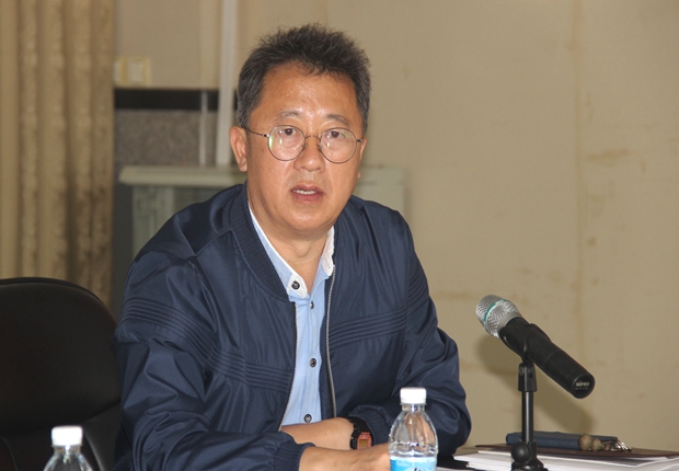 郭玉铸书记主持会议并讲话