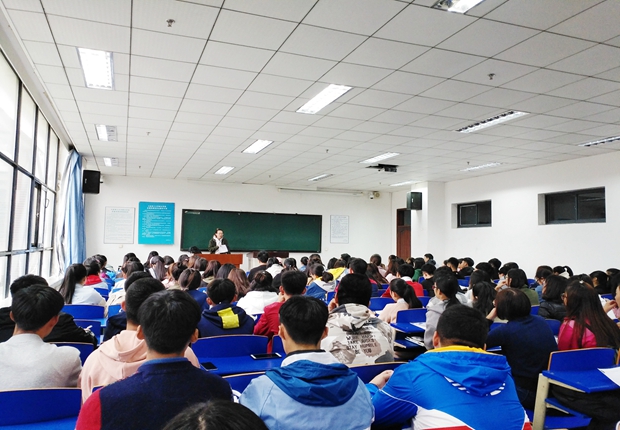 学生讲师尽职尽责