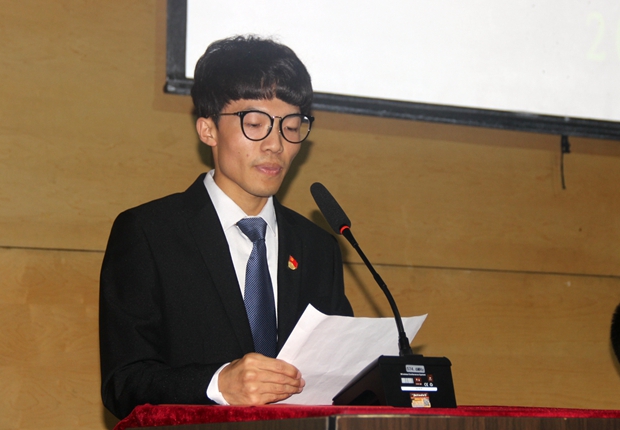 优秀学生党员代表吕程旭发言