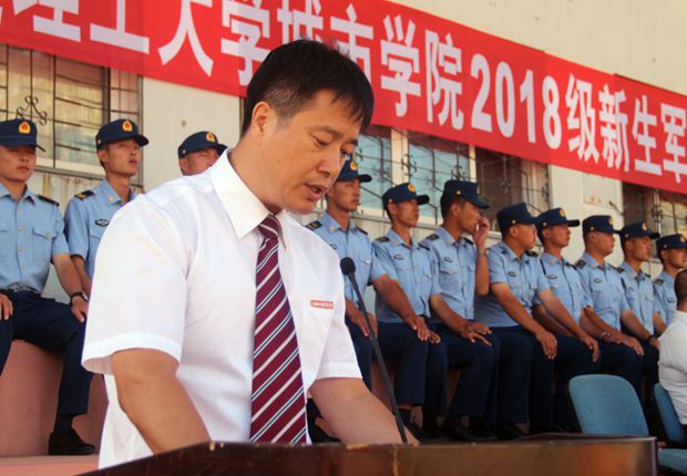 杨斌副院长对新生提出希望