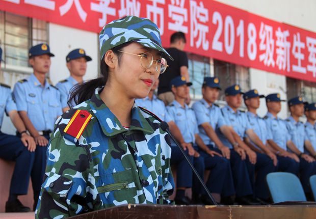 新生代表陈欣媛发言