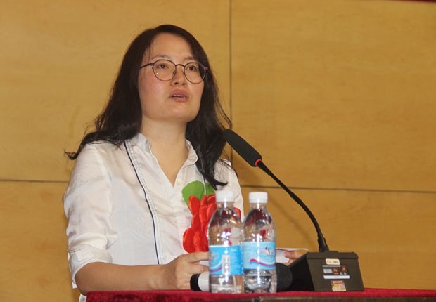 教师代表刘怡娣发言