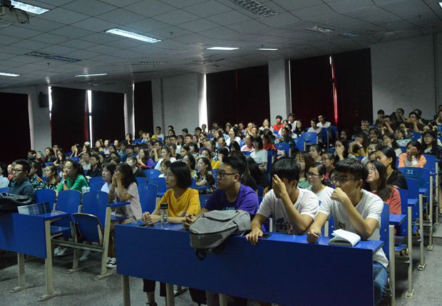 中国地质大学外国语a片
在我院举办研究生招生宣讲会