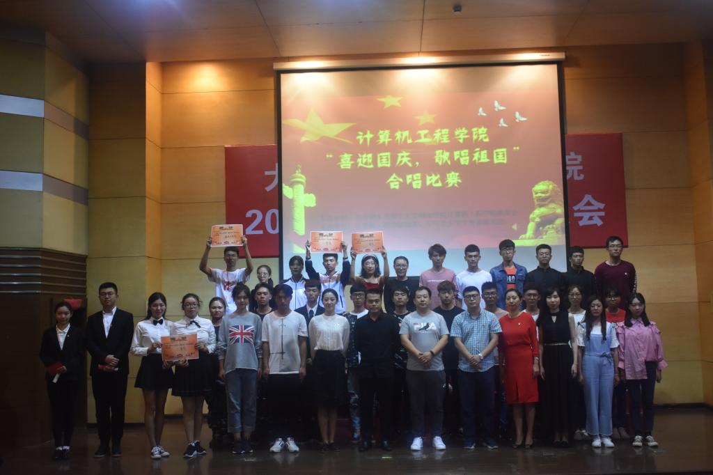 与会师生合影留念