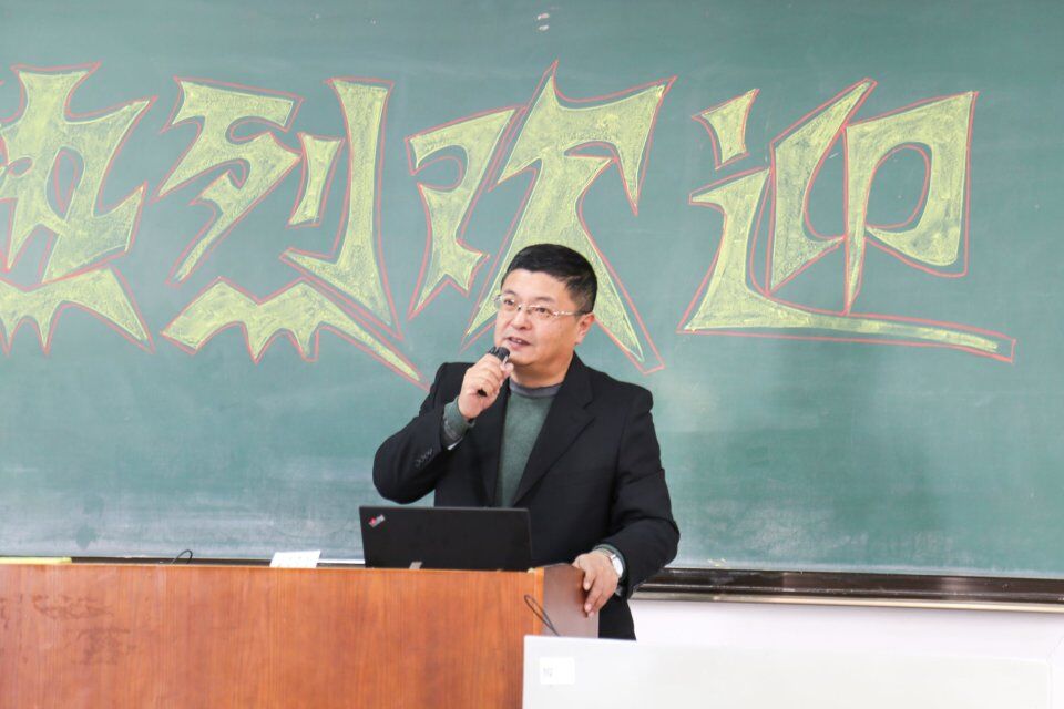 许良院长主持就业指导课堂
