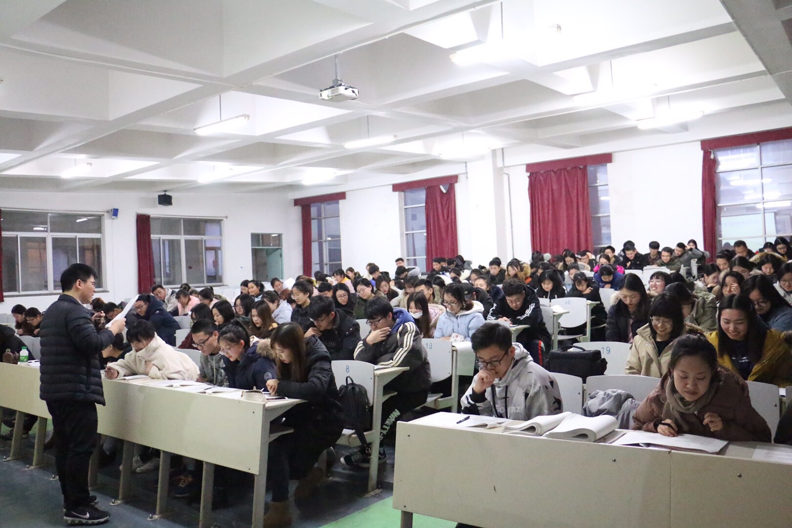 我院举办硕士研究生入学英语考前辅导讲座