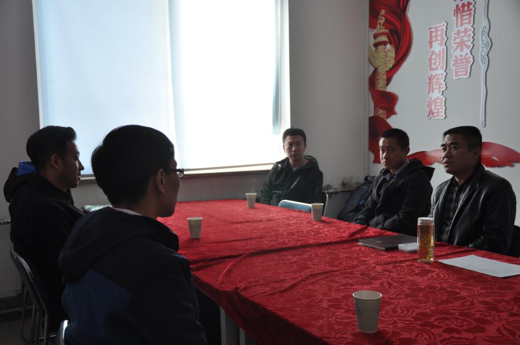 葛日波主任与参赛院校带队老师交流