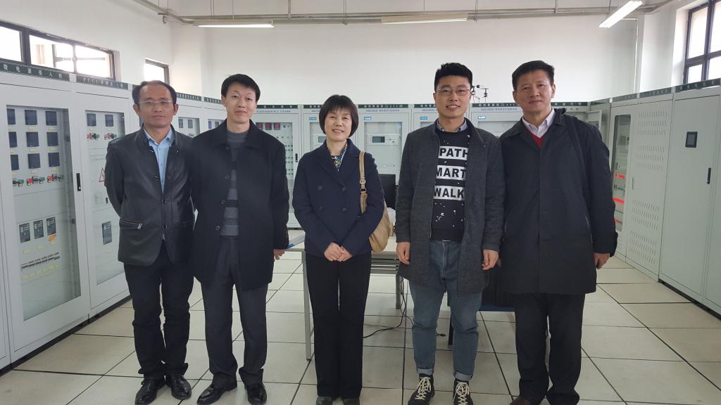 张明君副院长等参观沈阳工程a片
实验室