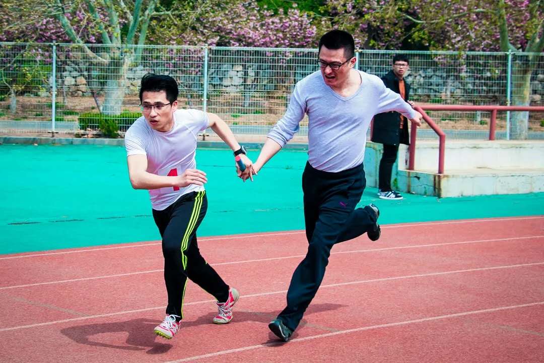 你追我赶 配合默契