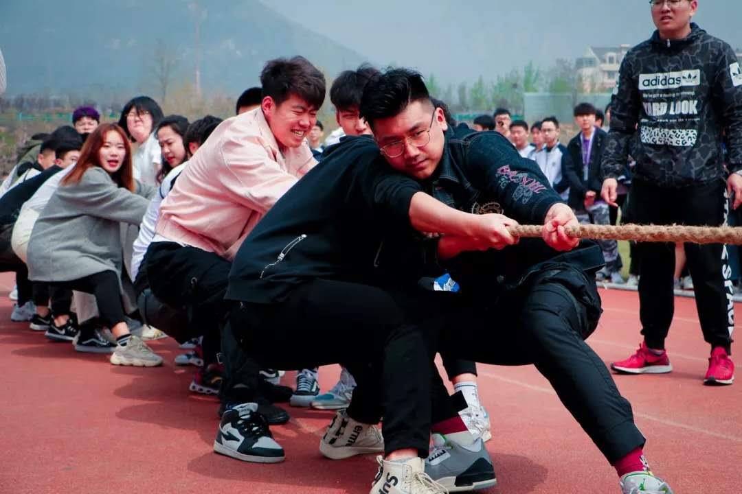 人人努力 个个争先