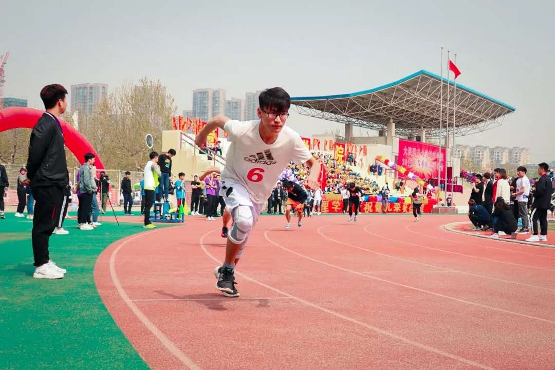 争分夺秒 奋力向前