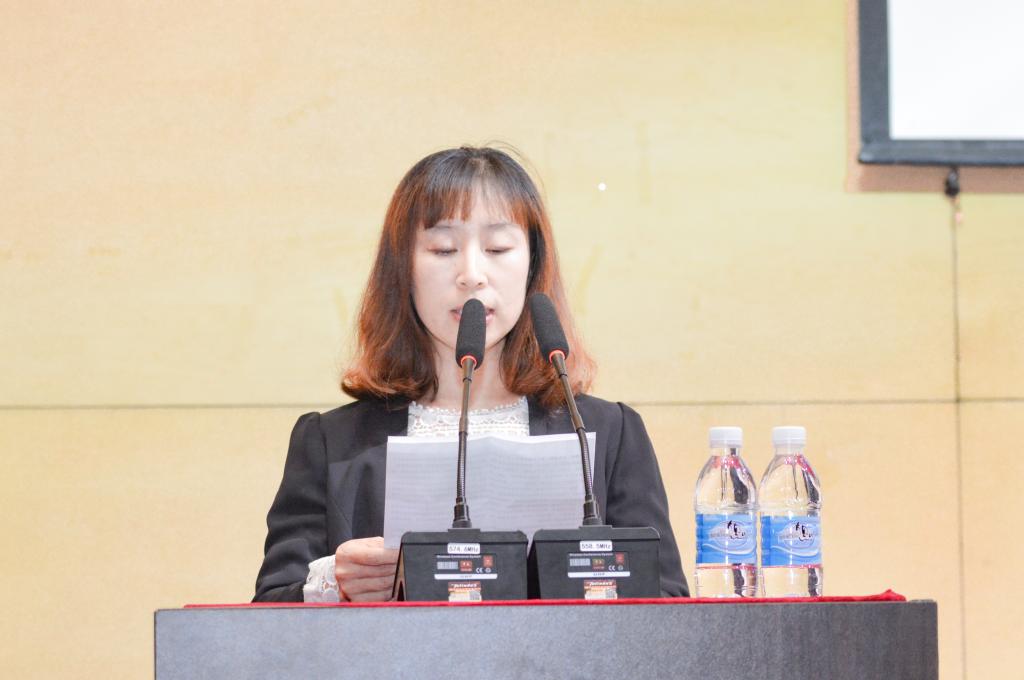 优秀教工党员代表胡竞发言