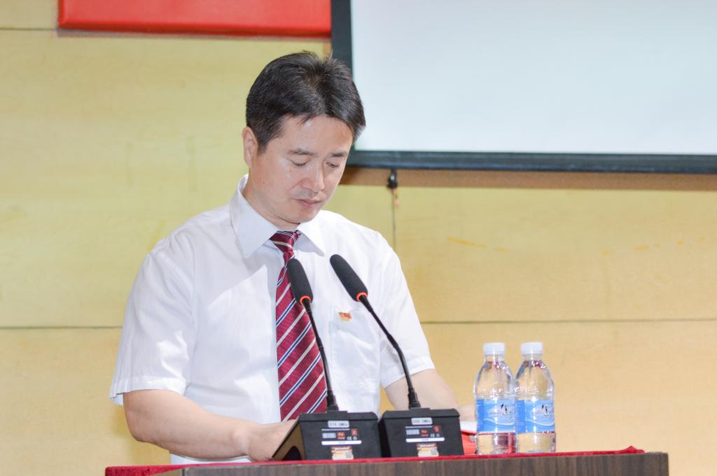 大会由党委副书记兼副院长杨斌主持